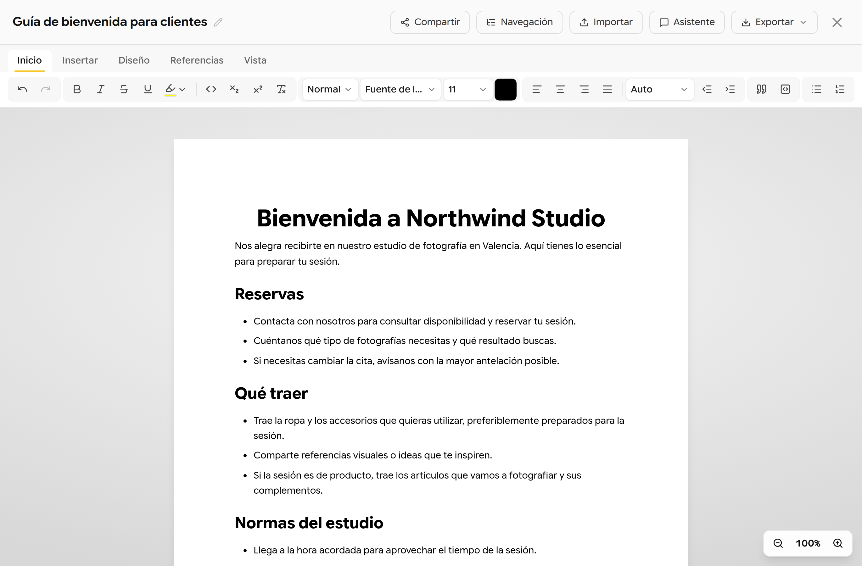 Guía de bienvenida para clientes terminada, con título, secciones y listas de viñetas
