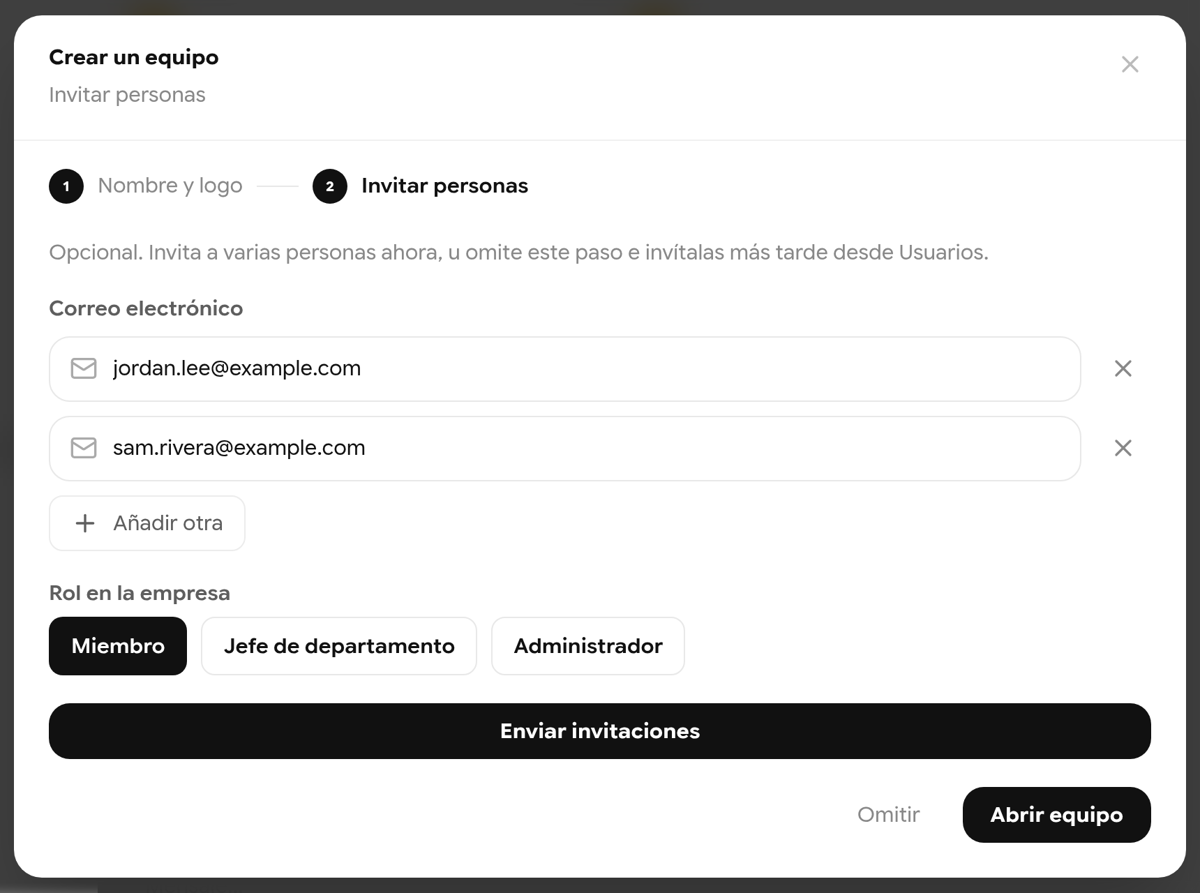 Paso 2 de Crear un equipo con dos correos invitados y el rol Miembro seleccionado