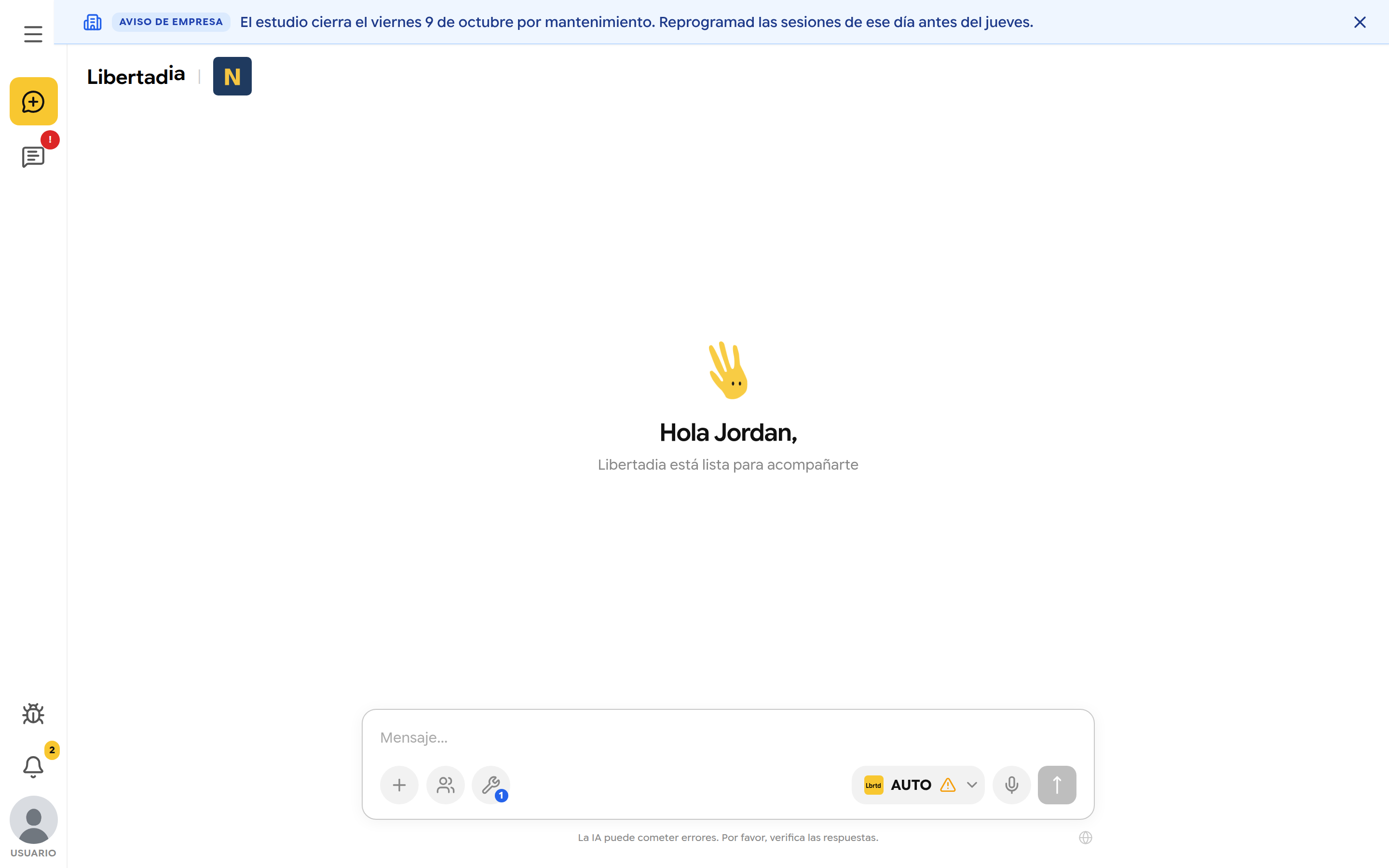 Pantalla de chat con la franja azul Aviso de empresa arriba